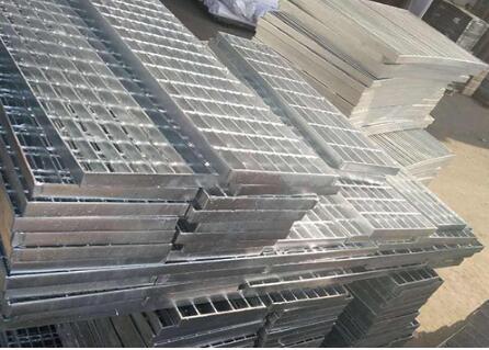 鋼格柵表面出現沉淀、裂紋是什么原因?